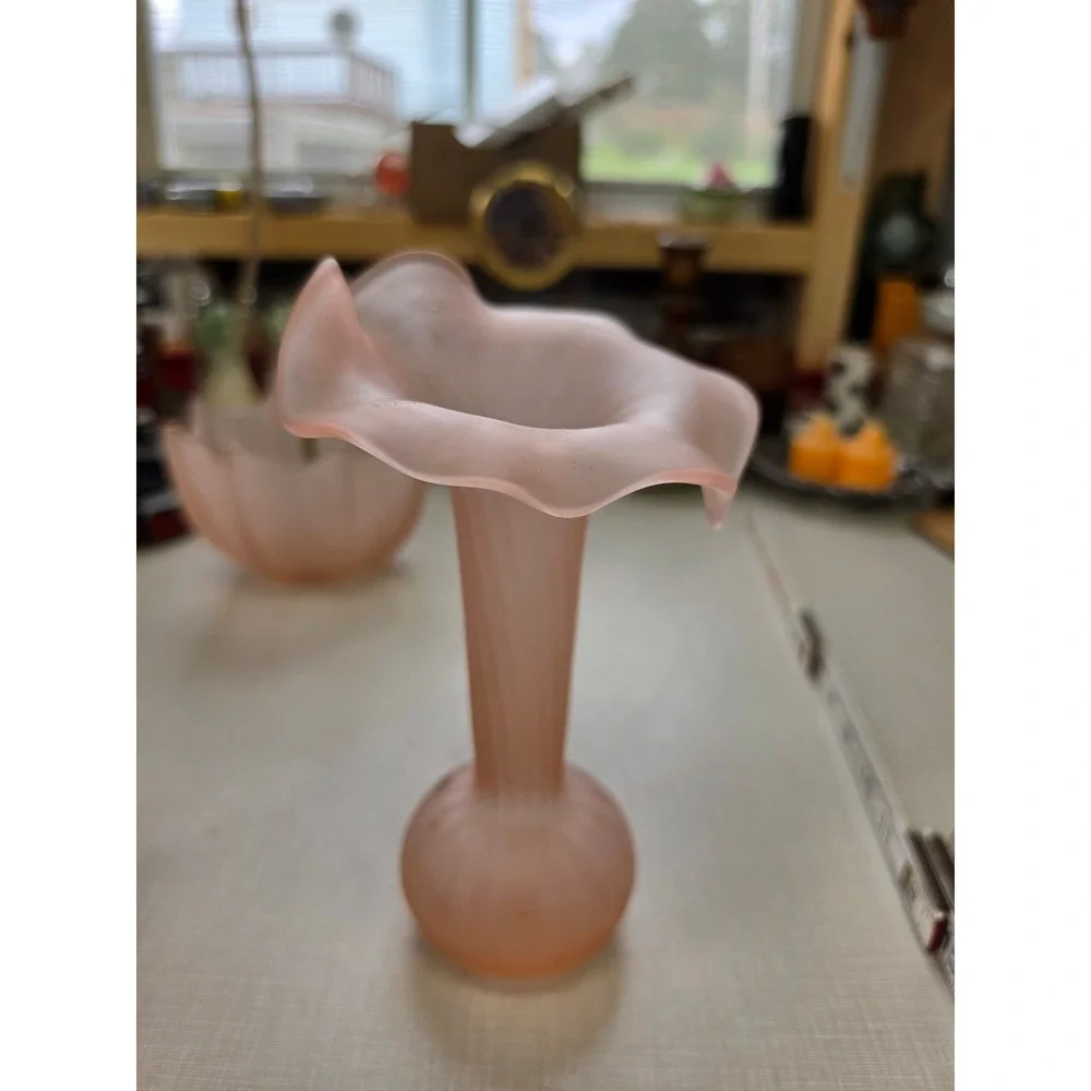 Vintage Pink Frosted Satin Glass Jack in the Pulpit Vase Ruffled Rim 7.25in